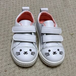 Adorable White Cat Face Kids Shoes - Never worn!